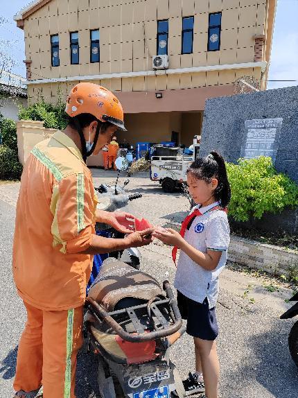 夏日送清凉 三伏感恩行_html_7d1378f8.jpg