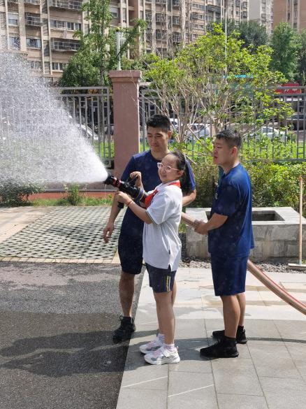 20230819走进消防站 致敬“火焰蓝  ——南湾营小学”红领巾假日小队“暑期活动（4）_html_378c645a.jpg