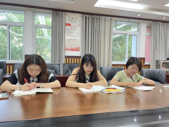 20230908王莉君英语组集体备课报道_html_3ea8bd00.jpg