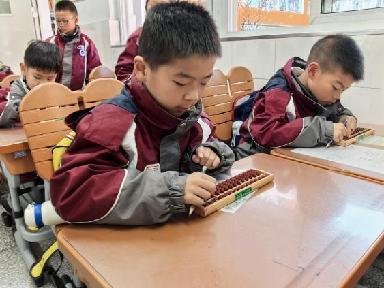 20250320一年级班级珠心算比赛报道（李嘉靓写）_html_m45138a56.jpg