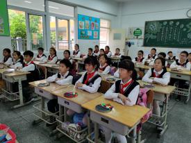 20210520魔幻数学节四年级班级赛报道_html_6478aa11.jpg