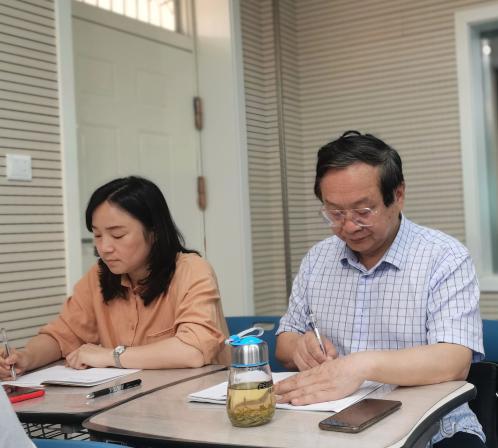 20210602语文复习研讨课报道_html_mefd39bf.jpg