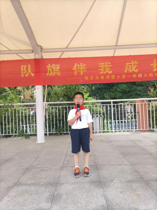 童心向党 队旗伴我成长报道_html_23a25b54.jpg