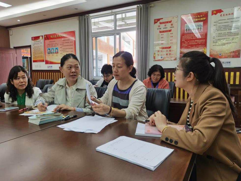 20220426语文组校本研修报道_html_m1d360f1b.jpg