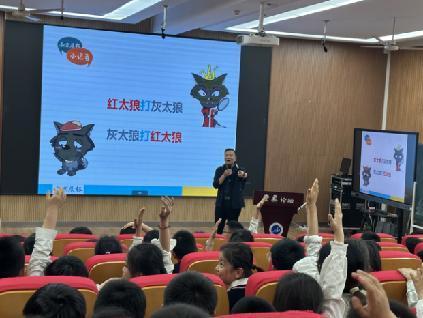 童眼探新闻，笔触绘世界_html_m66658551.jpg