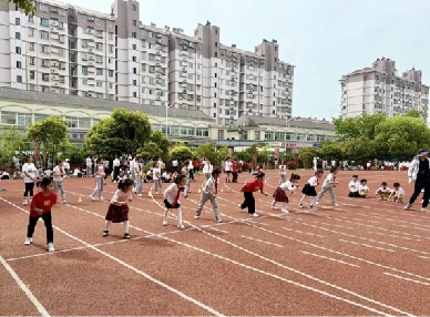 运动会新闻稿_html_1e532a32.png