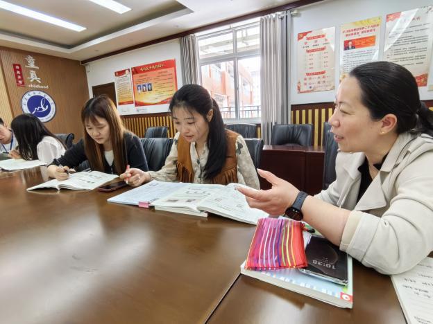 20250409数学校本教研报道_html_6f44a481.jpg