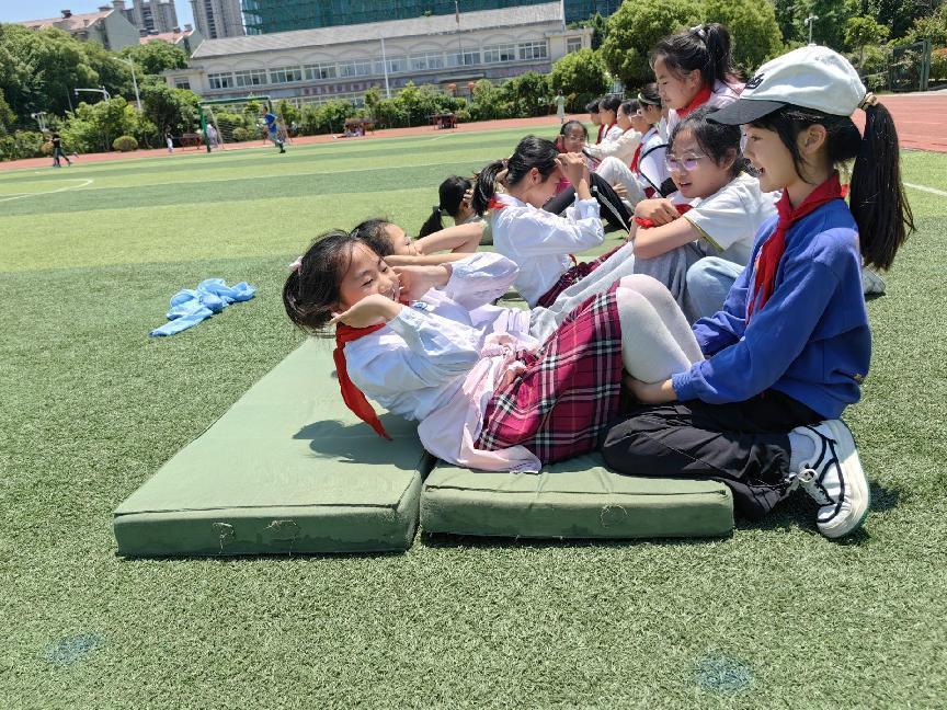 仰卧起坐比赛新闻稿_html_m627778a9.jpg