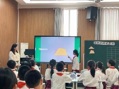 20240604展生活创意  品数学魅力报道_html_m456b5aa2.jpg