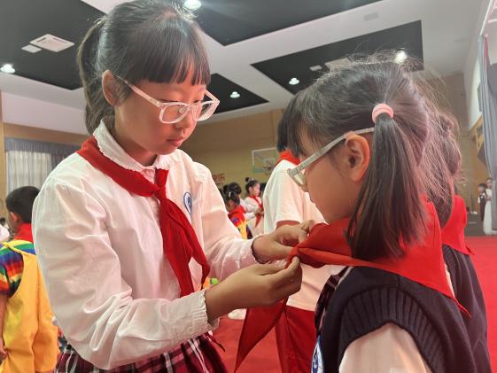 20240531六一汇演报道（李嘉靓写）_html_3f17b592.jpg