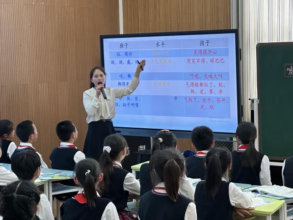 思辨阅读，点亮理性之光_html_m1e1125b9.jpg