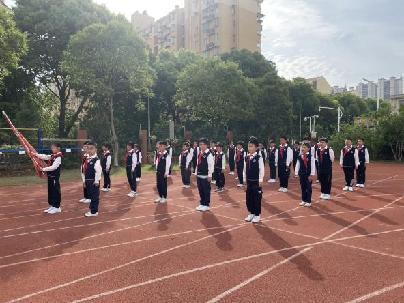 温馨五月天，感恩母亲节 升旗仪式报道（李晓琴）_html_369f381a.jpg
