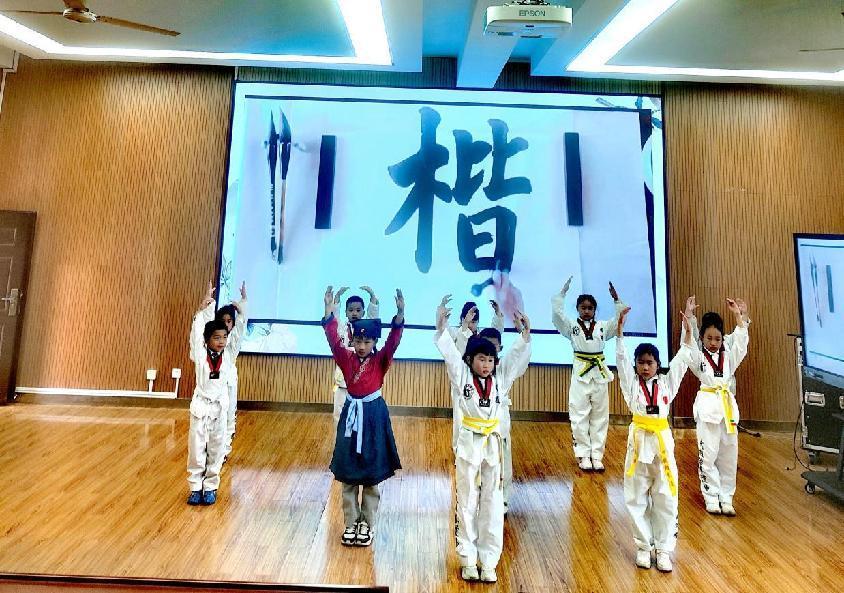 一年级汉字文化节报道_html_m4ae5a7db.jpg