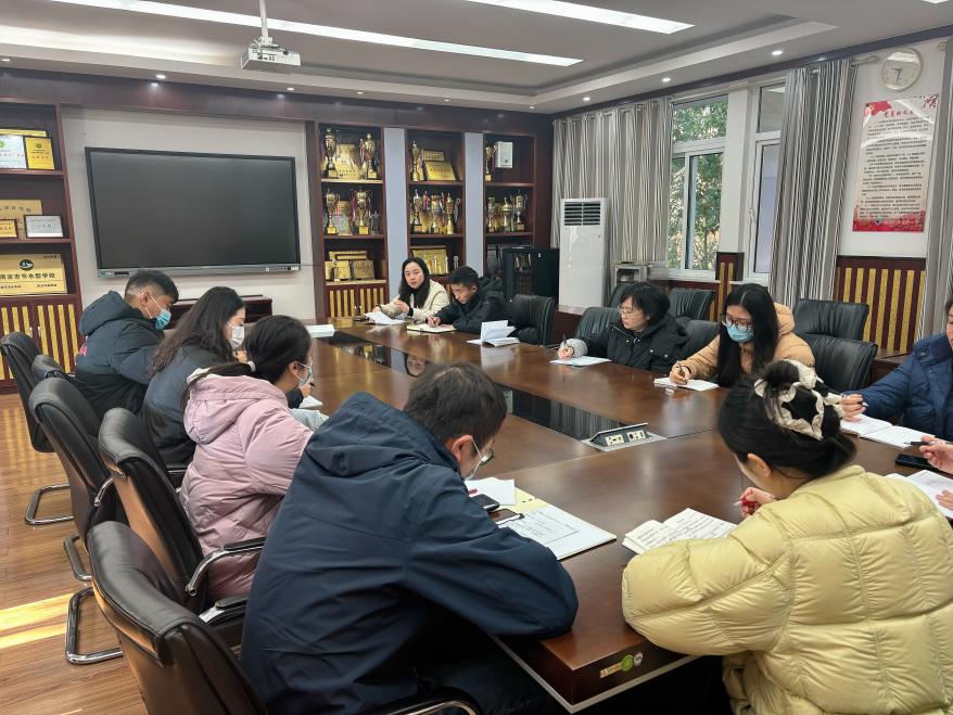 20251203以研促教 跨科融合——南湾营小学综合组校本研修(十七)_html_3be5b8b8.jpg