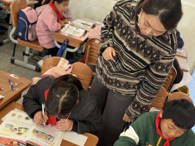 20241109南湾营小学英语组童学课堂报道（484期）_html_3244451b.jpg