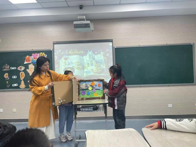 20241120杨晓倩童学课堂报道_html_36fce10a.jpg