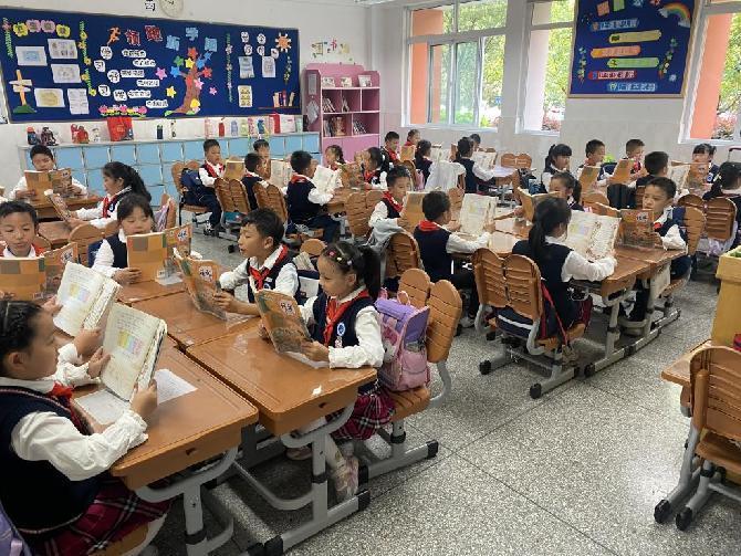 20231019诵经典美文 感文字魅力——南湾营小学第十二届“i悦读”读书节系列活动报道_html_m5980aa73.jpg