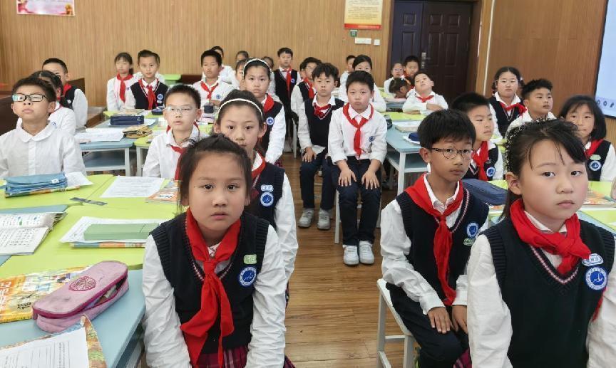 20250527南湾营小学语文童学课堂报道_html_5c5a77a8.jpg