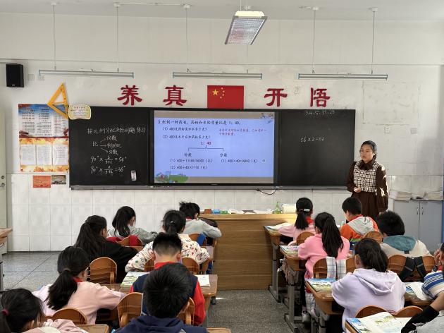 20231031六年级数学组循环听课活动报道_html_1019bba2.jpg