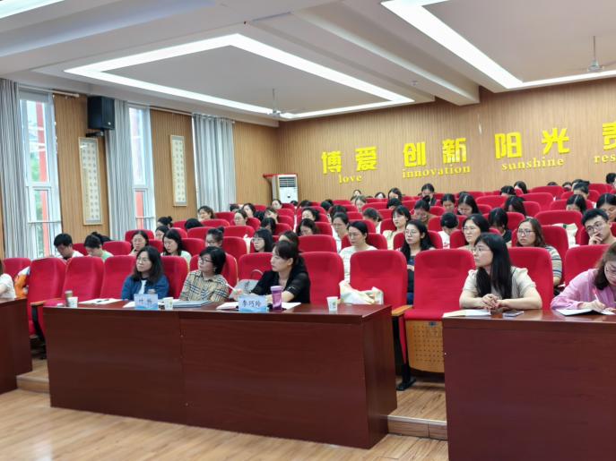 专家赋能明方向 深思笃行促成长_html_m48601181.jpg