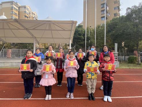 颁流动红旗 树学习榜样_html_m39c268ff.jpg