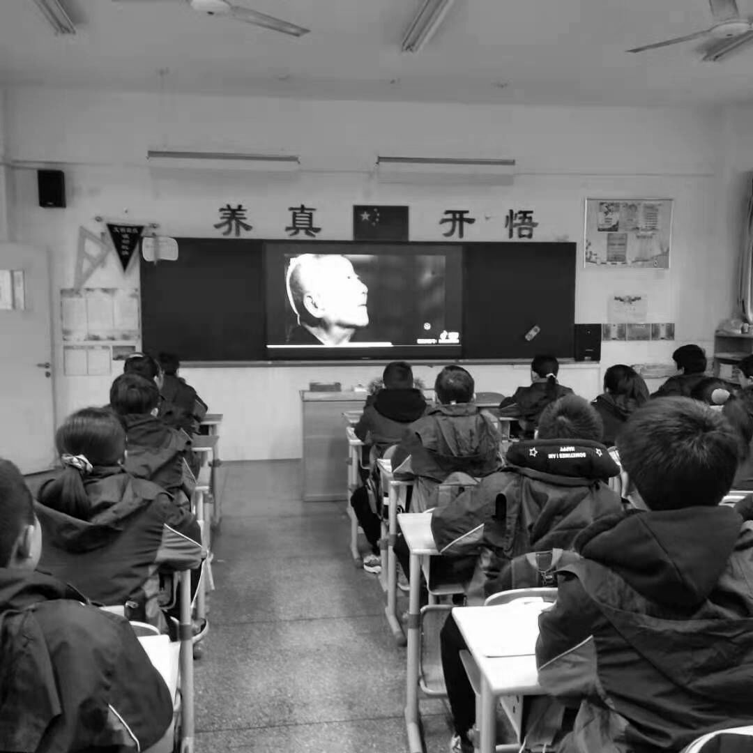 国家公祭日通讯报道_html_me3f41b0.jpg