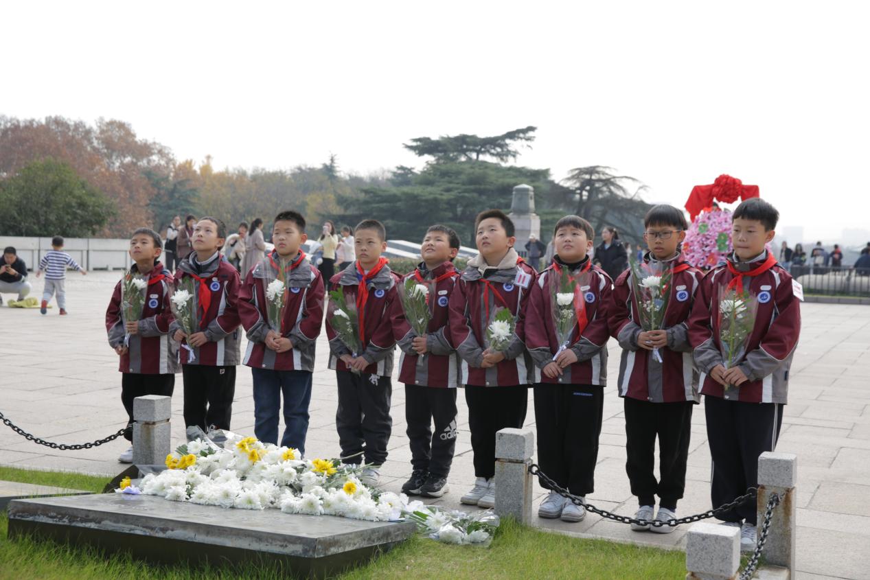 追寻英烈足迹 传承红色基因_html_91d25ac.jpg