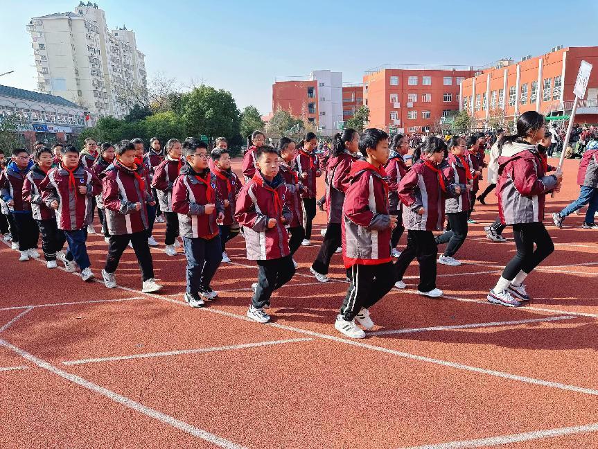 2023.12.6阳光正好，青春无限----2023-2024学年南湾营小学体育系列活动--跑操比赛_html_m31621376.jpg
