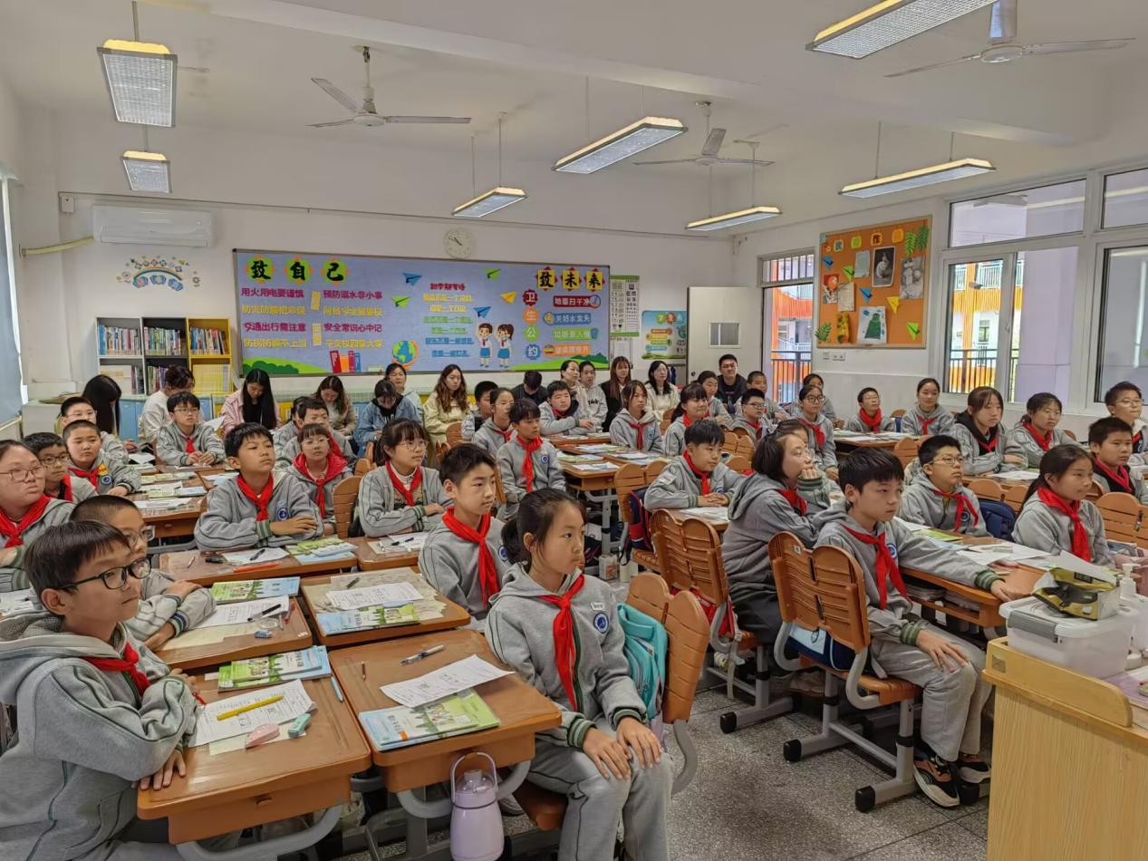 20241023张程童学课堂报道_html_1515e757.jpg