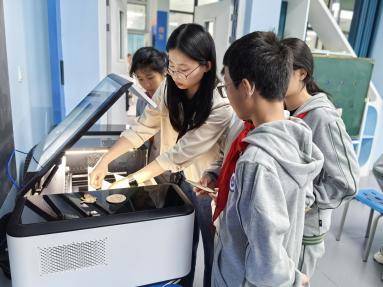 科技研学新闻稿_html_252fd113.jpg