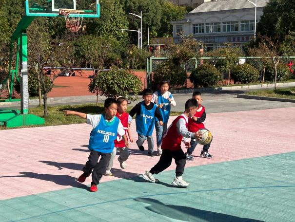 2023年篮球班级联赛新闻稿_html_17d64610.jpg