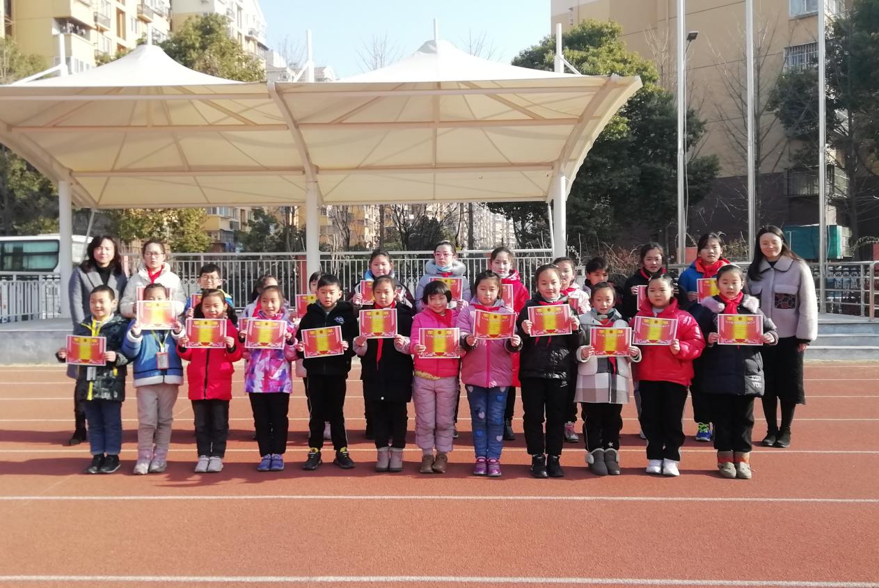 学期末社团颁奖新闻稿_html_m14b5376f.jpg