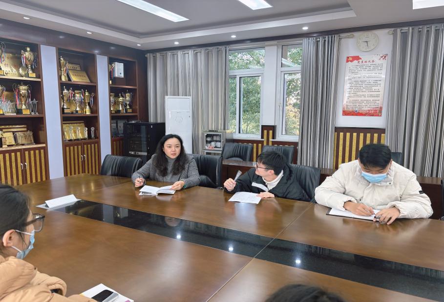 20251211聚焦思维可视 共研融合教学——南湾营小学综合组校本研修（十八）_html_25e16072.jpg