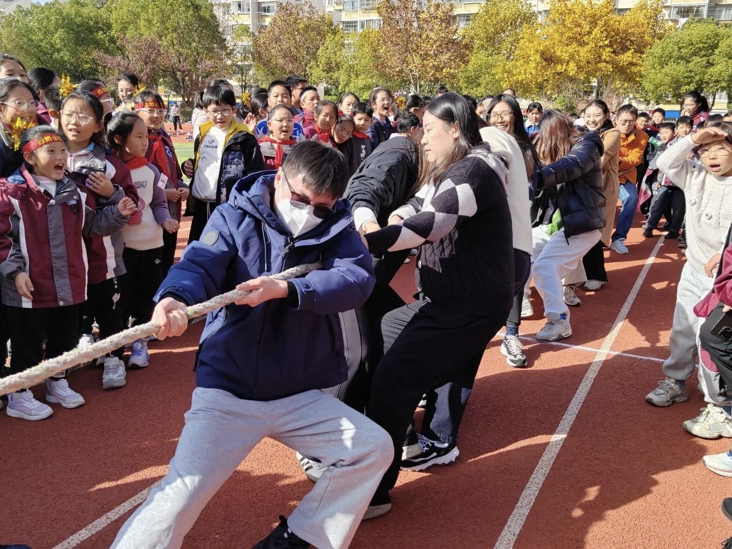 教师 趣味运动会新文稿_html_235c9fb0.jpg