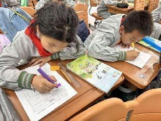 20230510秦利童学课堂报道_html_m7d6dc669.jpg