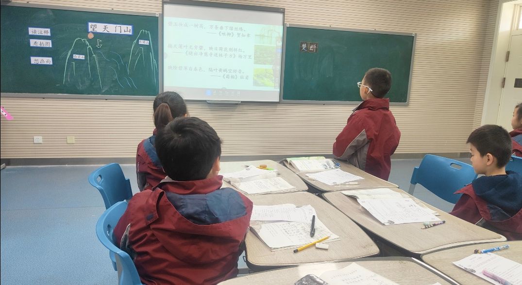 20241126语文组童学课堂报道_html_m1532625d.jpg