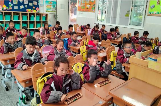 20241206南湾营小学一年级常规教育成果展示交流活动（张思敏写）_html_m70e697f4.jpg