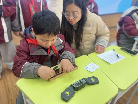 20241220三年级百子连加比赛新闻稿_html_m35d0b82e.jpg