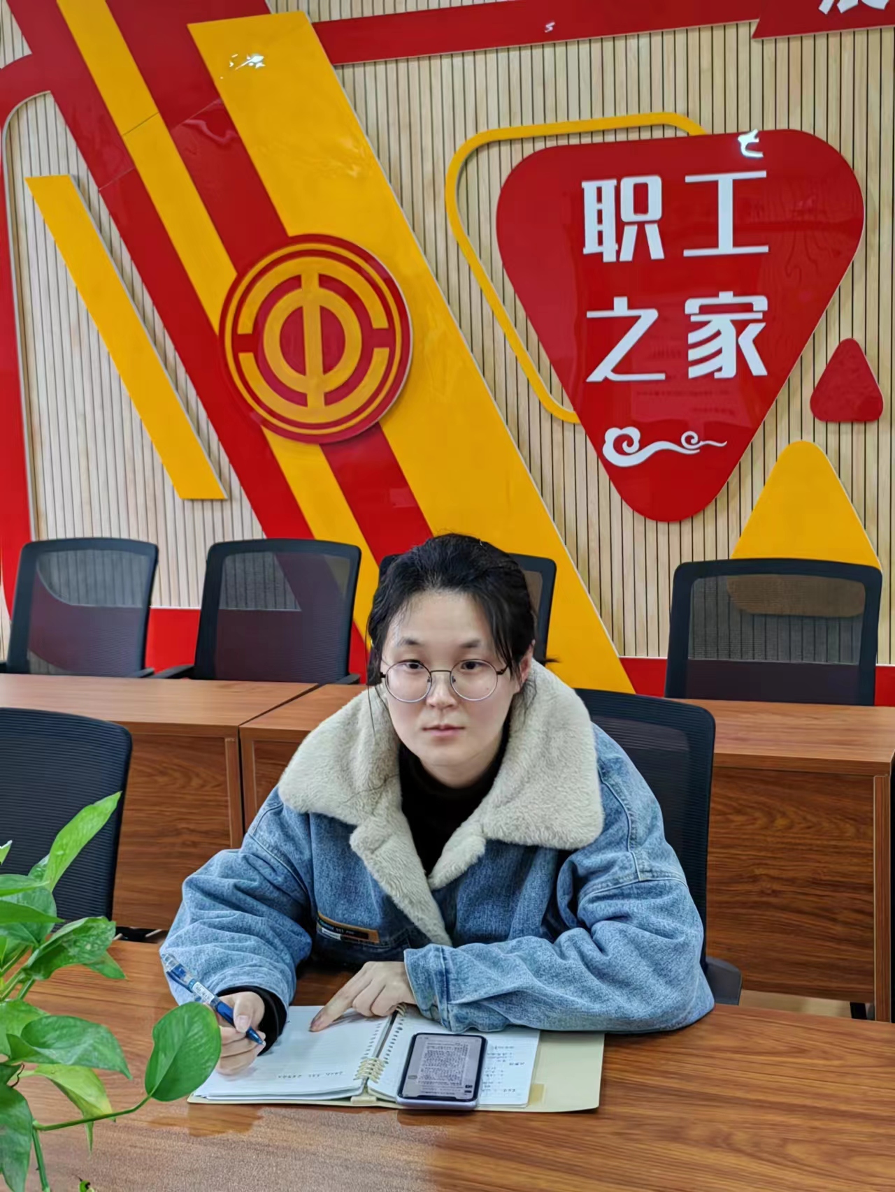 4月支委会新闻_html_22d34c4.jpg