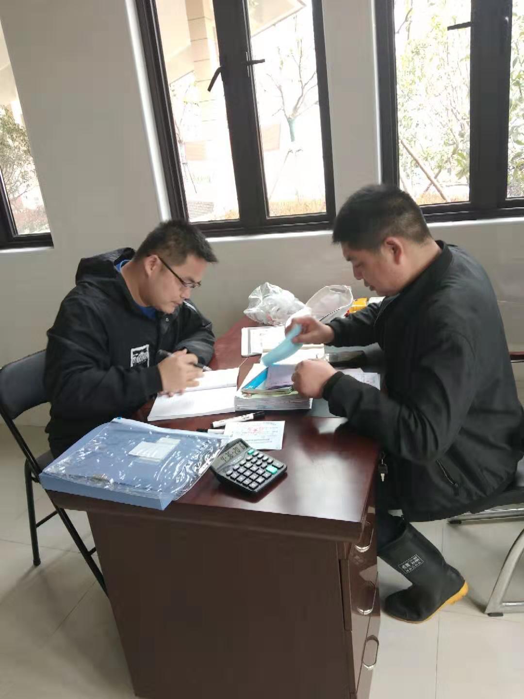 晓庄小学开展食堂全面自检工作