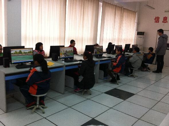 龙潭中心小学遥控模型车项目开始模拟训练工作