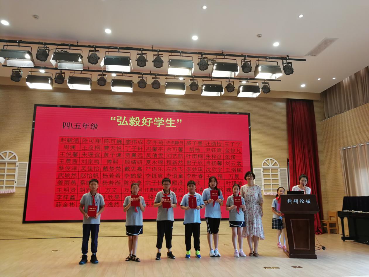 ”弘毅好学生”新闻稿_html_3564efeb.jpg