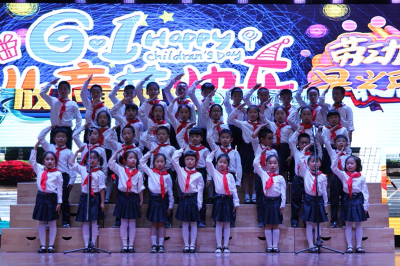 童声唱响中国梦 争做新时代好少年_html_m2034c50d.jpg