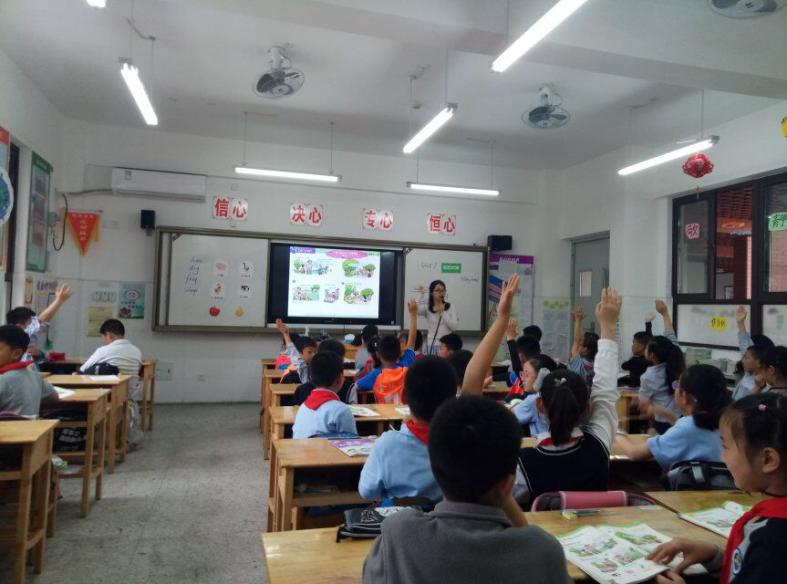 第二届“弘毅杯”新教师课堂教学竞赛之英语学科_html_14ab35a6.jpg
