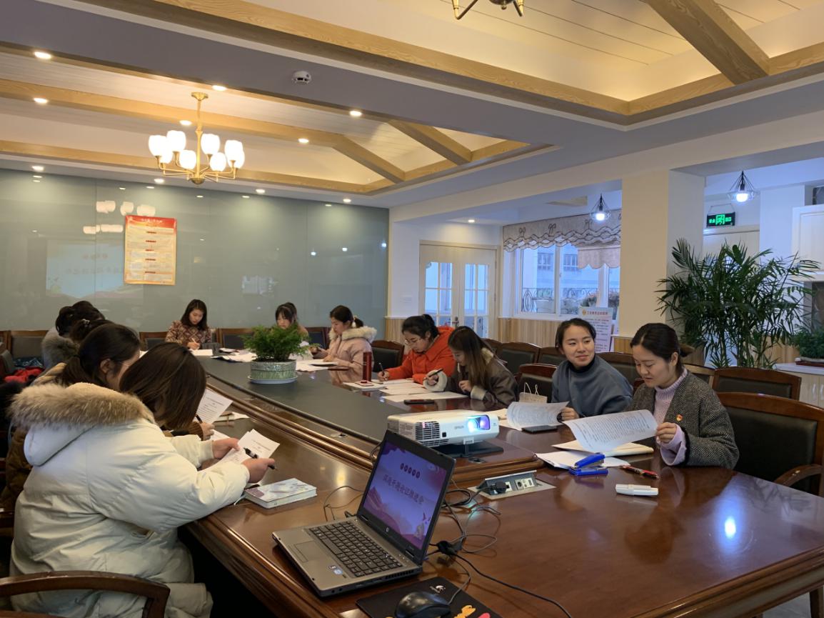 2019-12-19----我园顺利召开党建课题开题论证工作推进会_html_m55b0a4b2.jpg