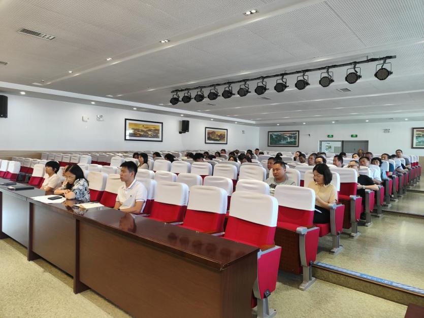 开学教职工大会新闻稿_html_70464da7.jpg