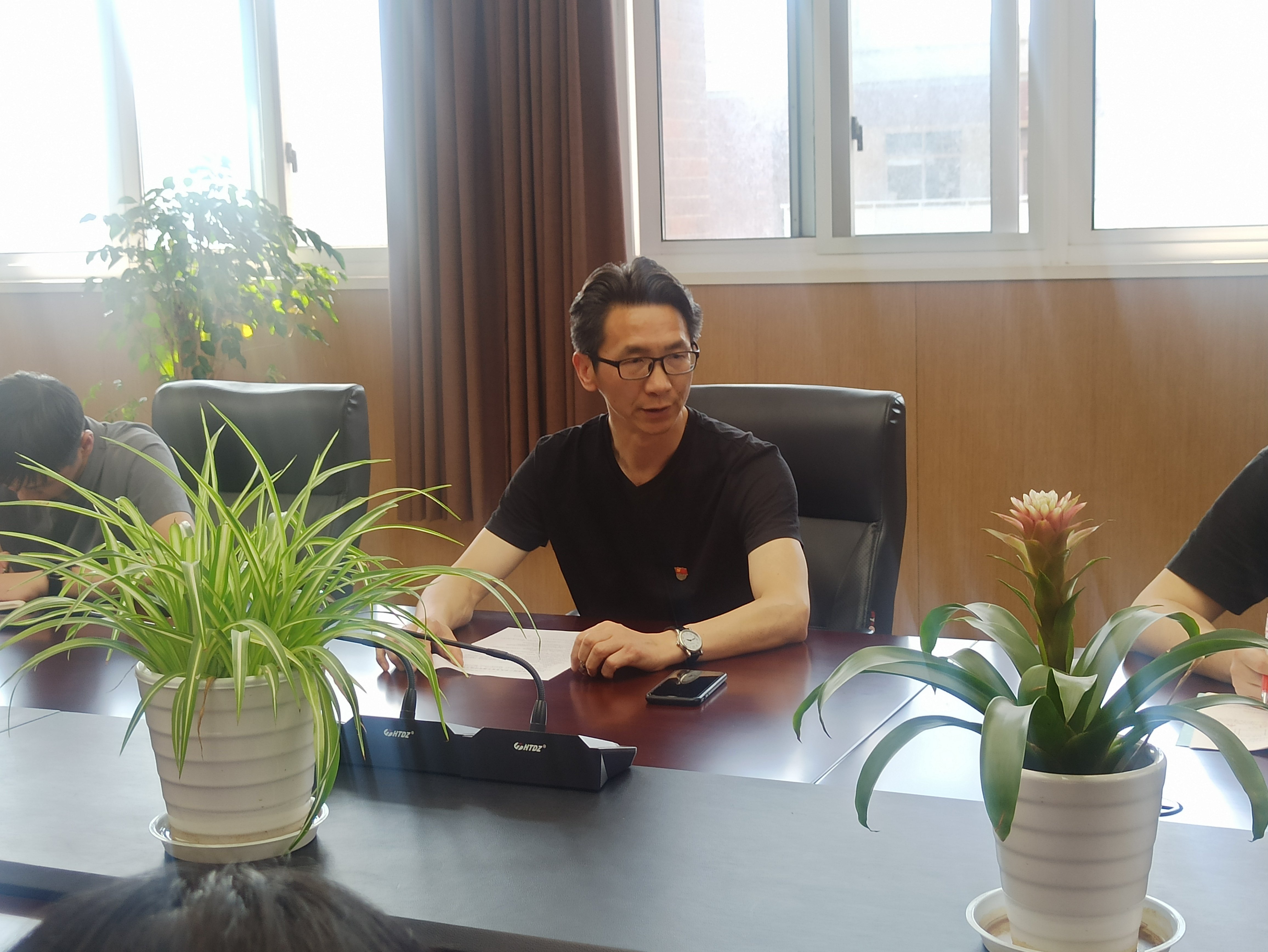 【臻美花中 崇文教研】课题引领 科研兴校——南京市花园中学举行区“十四五”课题开题校内论证会_html_119119dc.jpg