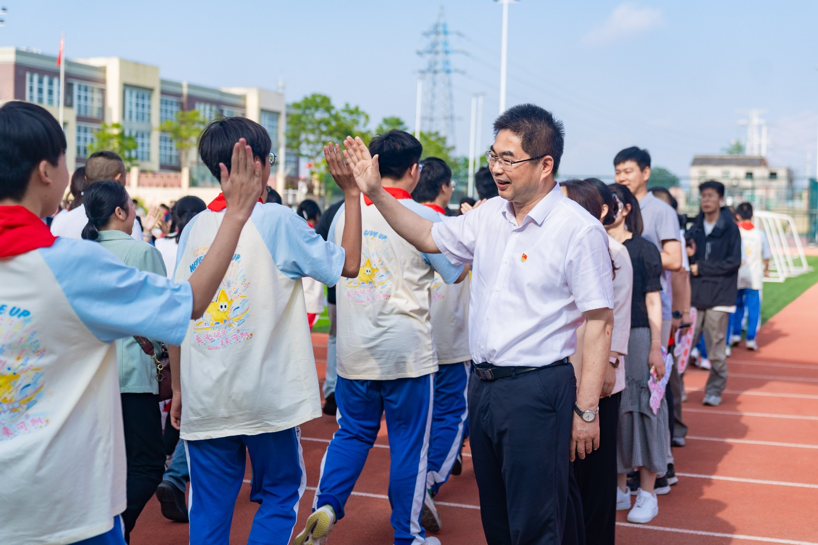 【臻美金龙】禾风舞动诚真梦 暖晖润泽勤仁心——金中仙林（龙潭校区）举行八年级青春仪式