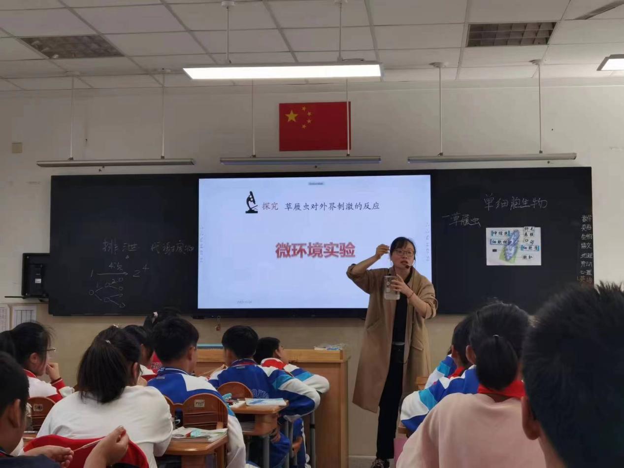 党建引领主题教育新闻稿（党员教师公开课）_html_m188b2303.jpg