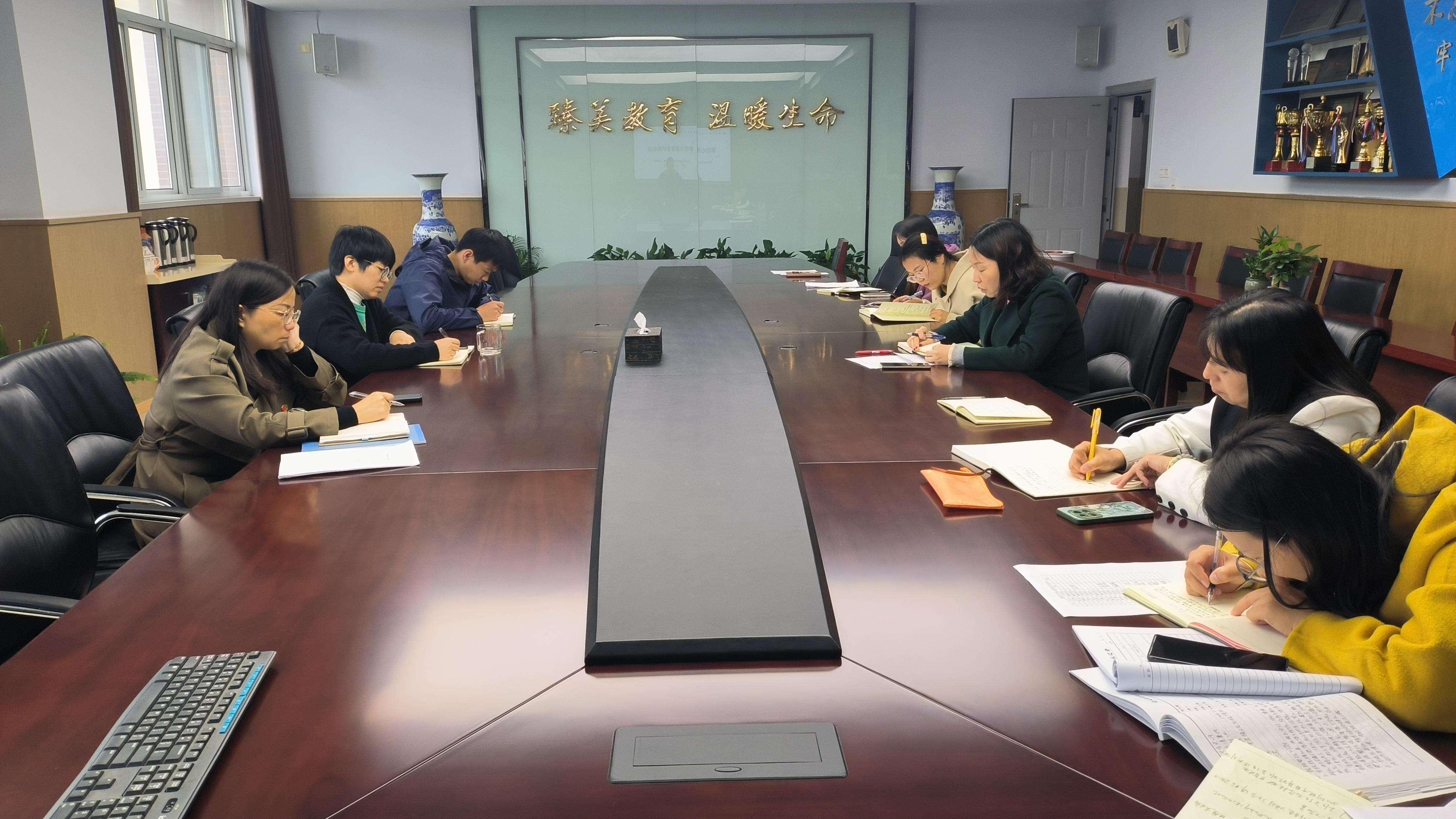 【臻美金龙】检验阶段成果，明确研究方向——我校举行区“十四五”规划课题中期评估论证活动_html_145b3b2c.jpg